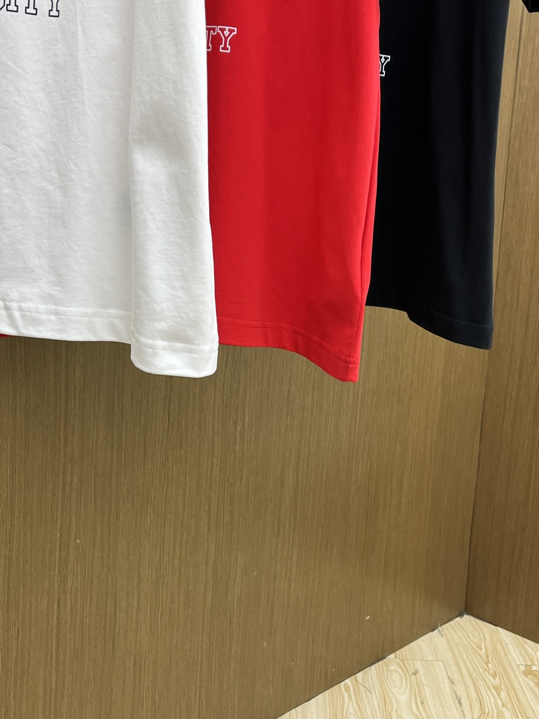 早春 Guc 🔥🔥春夏新款简约字母印花短袖 双纱纯棉面料 多元化搭配 是眼下时尚前沿的创新趋势 复古与现