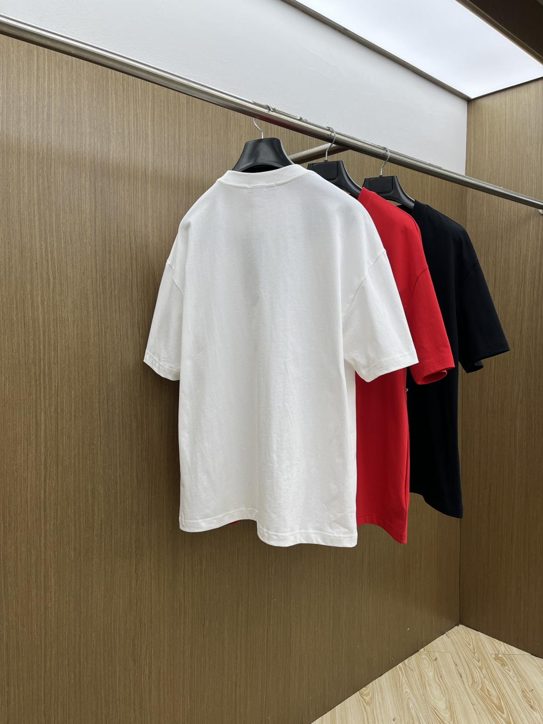 早春 Guc 🔥🔥春夏新款简约字母印花短袖 双纱纯棉面料 多元化搭配 是眼下时尚前沿的创新趋势 复古与现