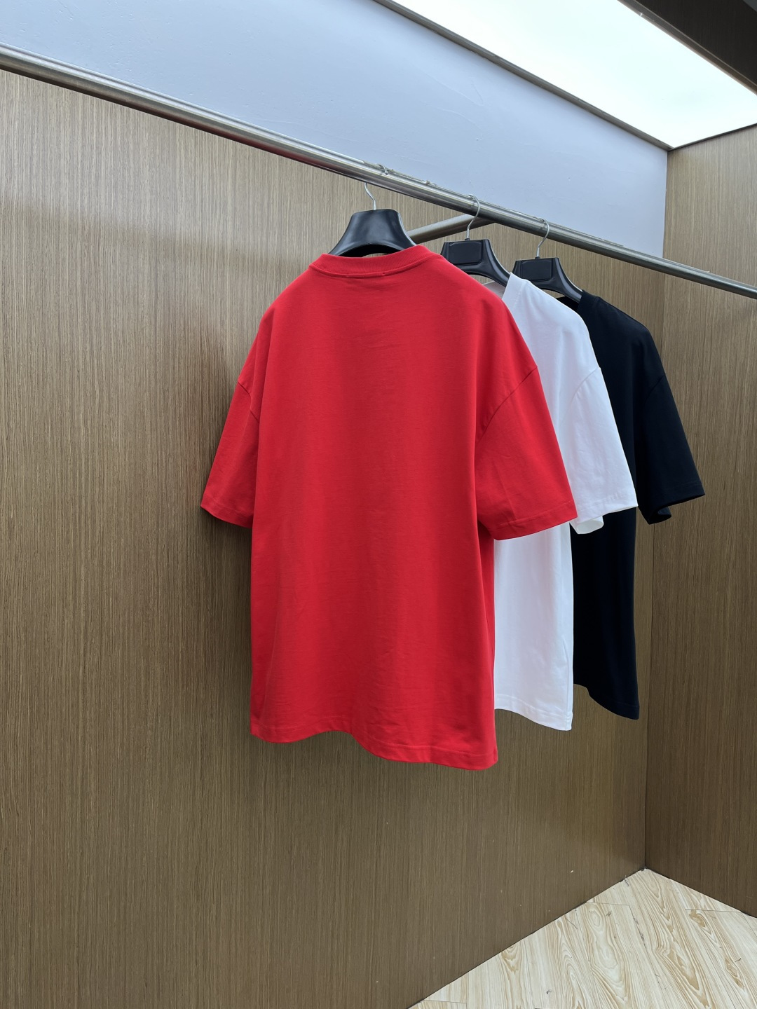 早春 Guc 🔥🔥春夏新款简约字母印花短袖 双纱纯棉面料 多元化搭配 是眼下时尚前沿的创新趋势 复古与现