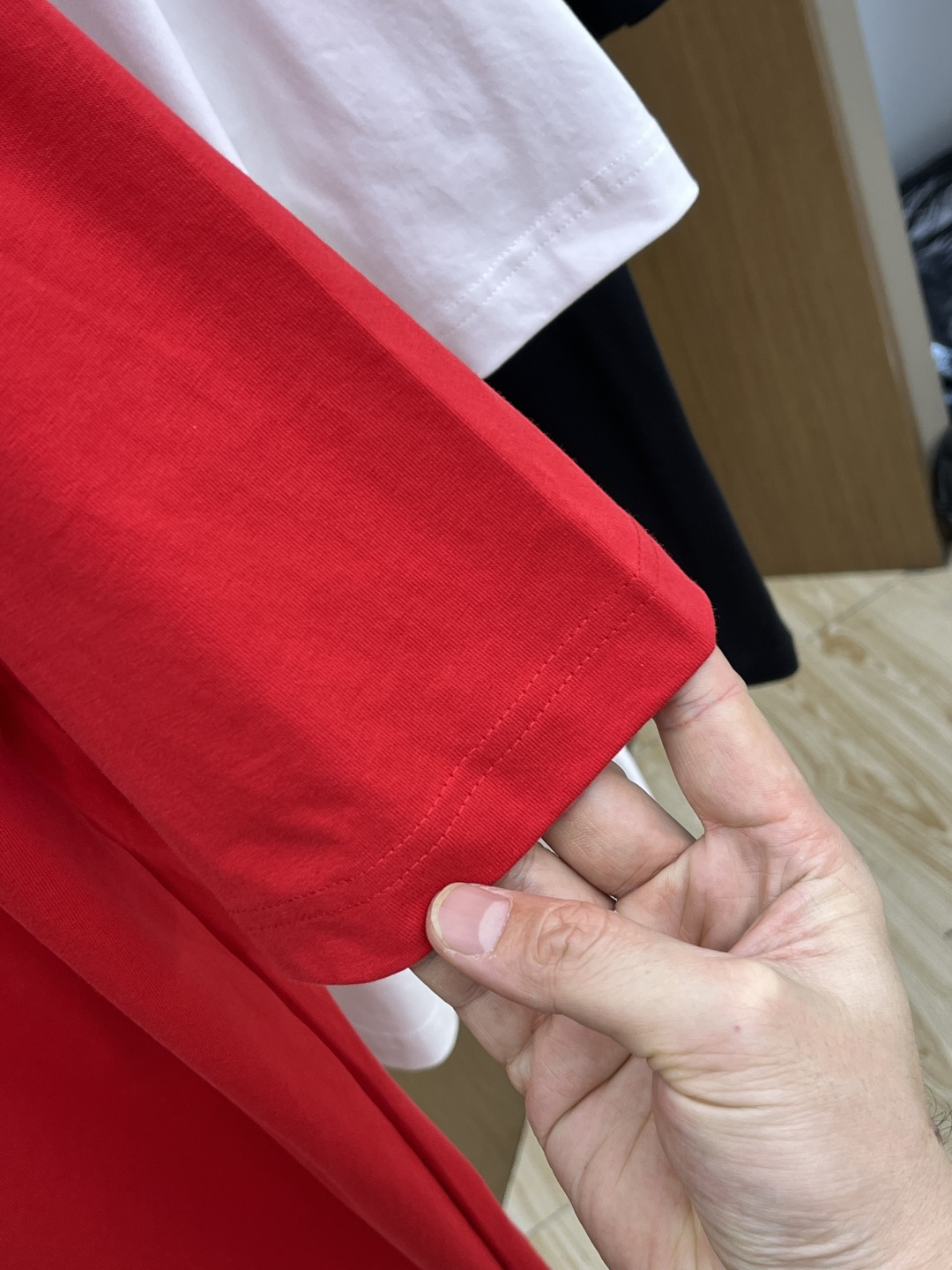 早春 Guc 🔥🔥春夏新款简约字母印花短袖 双纱纯棉面料 多元化搭配 是眼下时尚前沿的创新趋势 复古与现