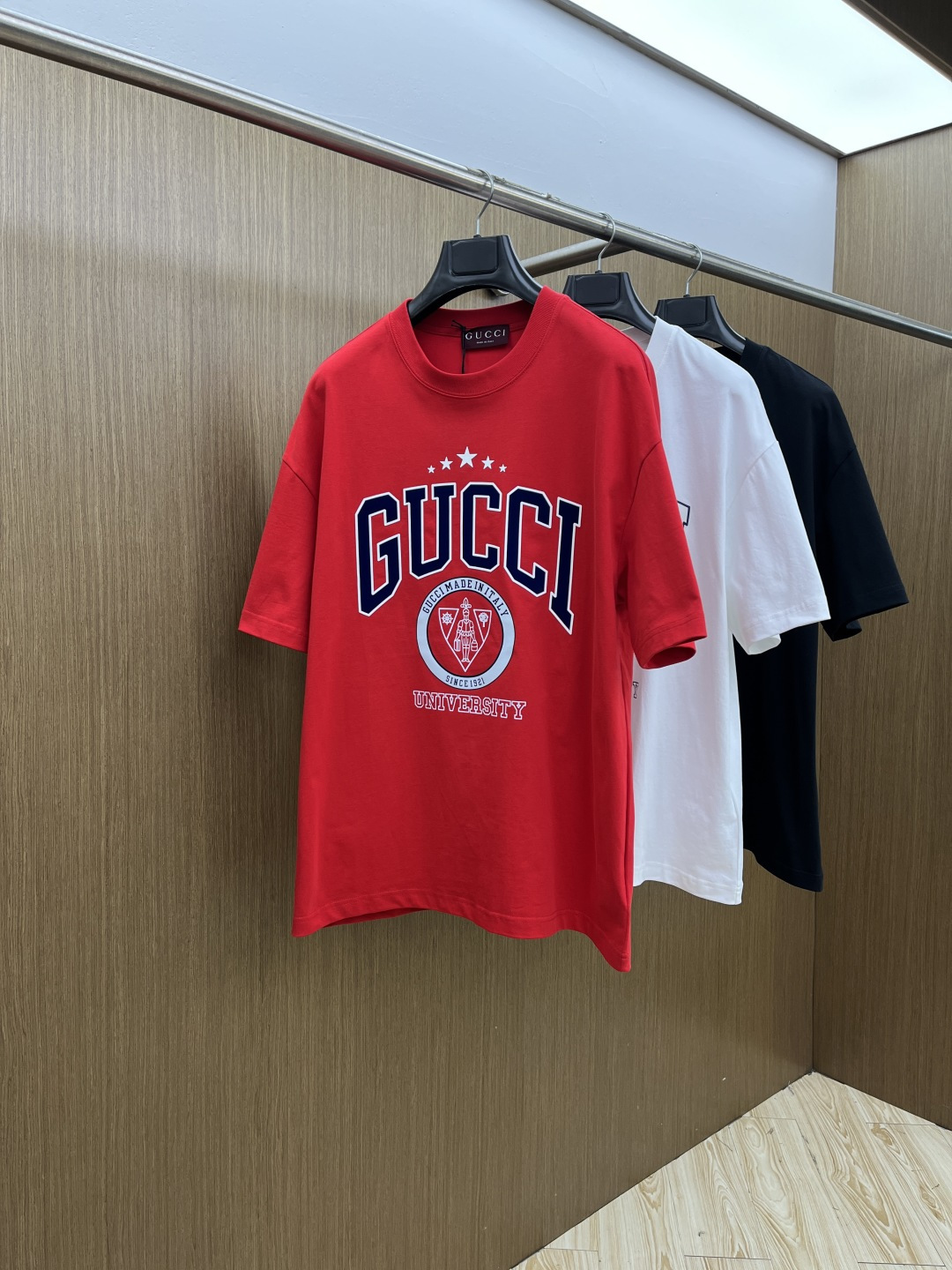 早春 Guc 🔥🔥春夏新款简约字母印花短袖 双纱纯棉面料 多元化搭配 是眼下时尚前沿的创新趋势 复古与现