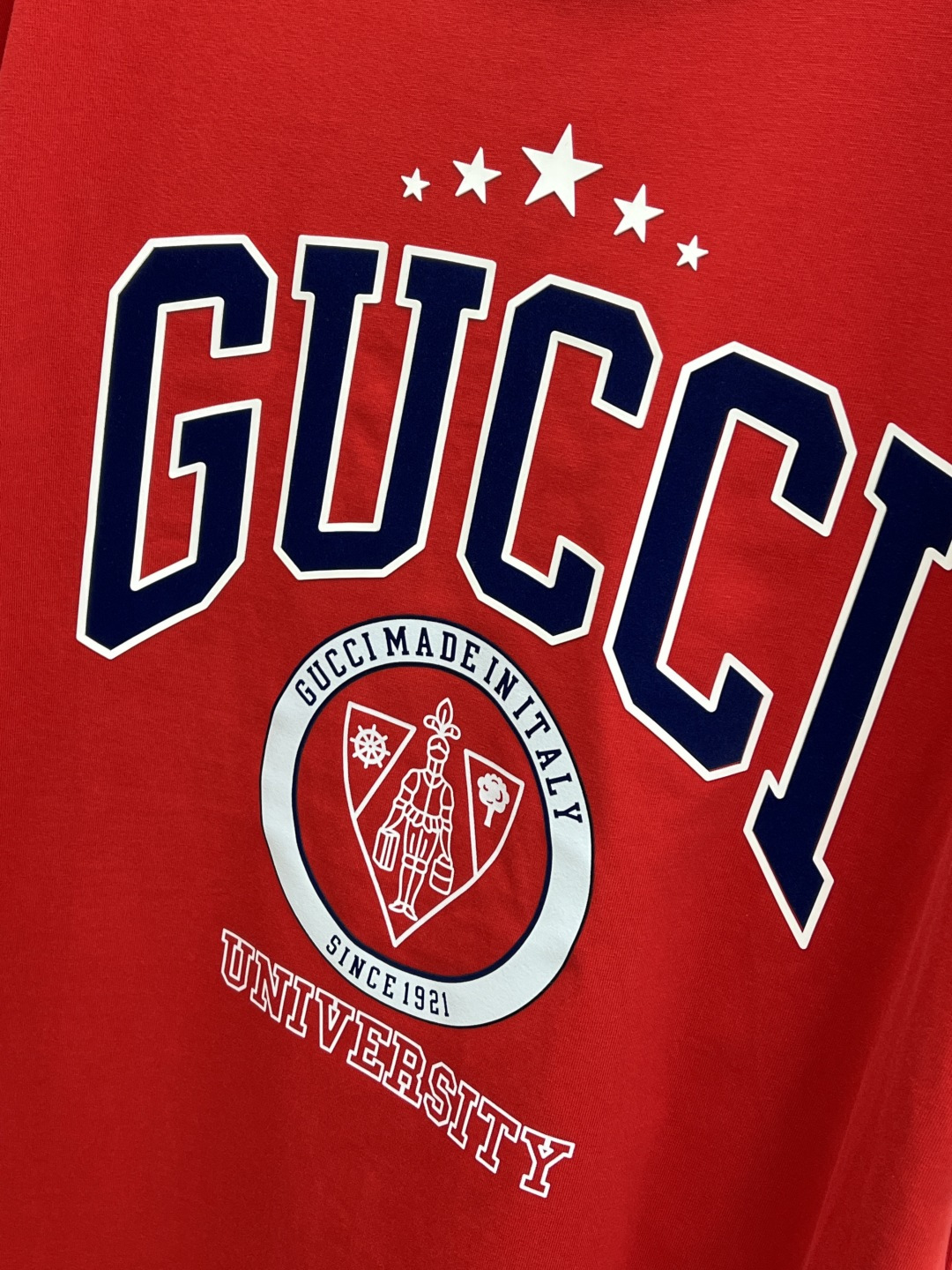 早春 Guc 🔥🔥春夏新款简约字母印花短袖 双纱纯棉面料 多元化搭配 是眼下时尚前沿的创新趋势 复古与现