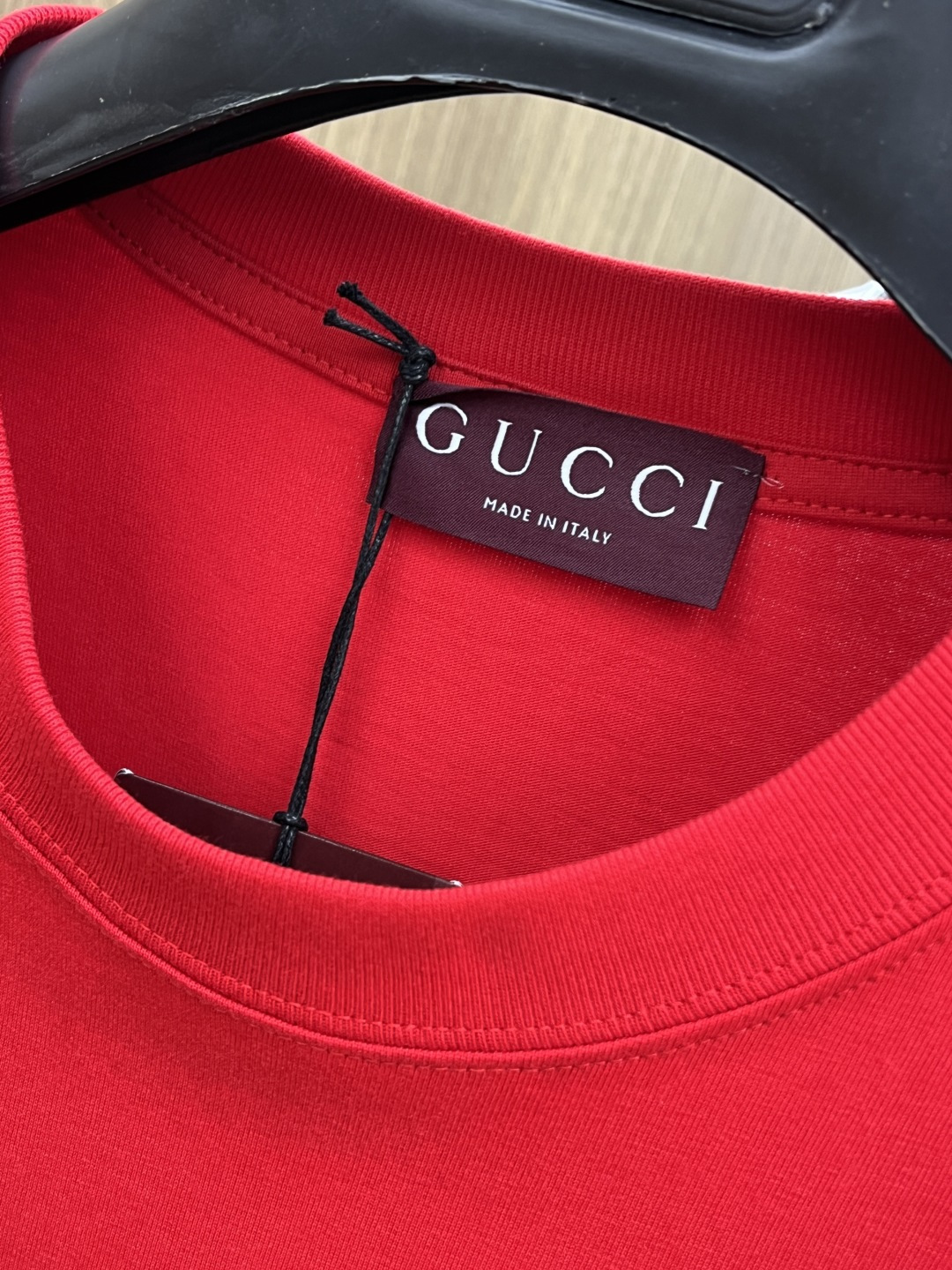 早春 Guc 🔥🔥春夏新款简约字母印花短袖 双纱纯棉面料 多元化搭配 是眼下时尚前沿的创新趋势 复古与现