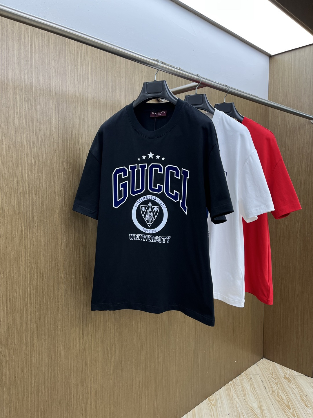 早春 Guc 🔥🔥春夏新款简约字母印花短袖 双纱纯棉面料 多元化搭配 是眼下时尚前沿的创新趋势 复古与现