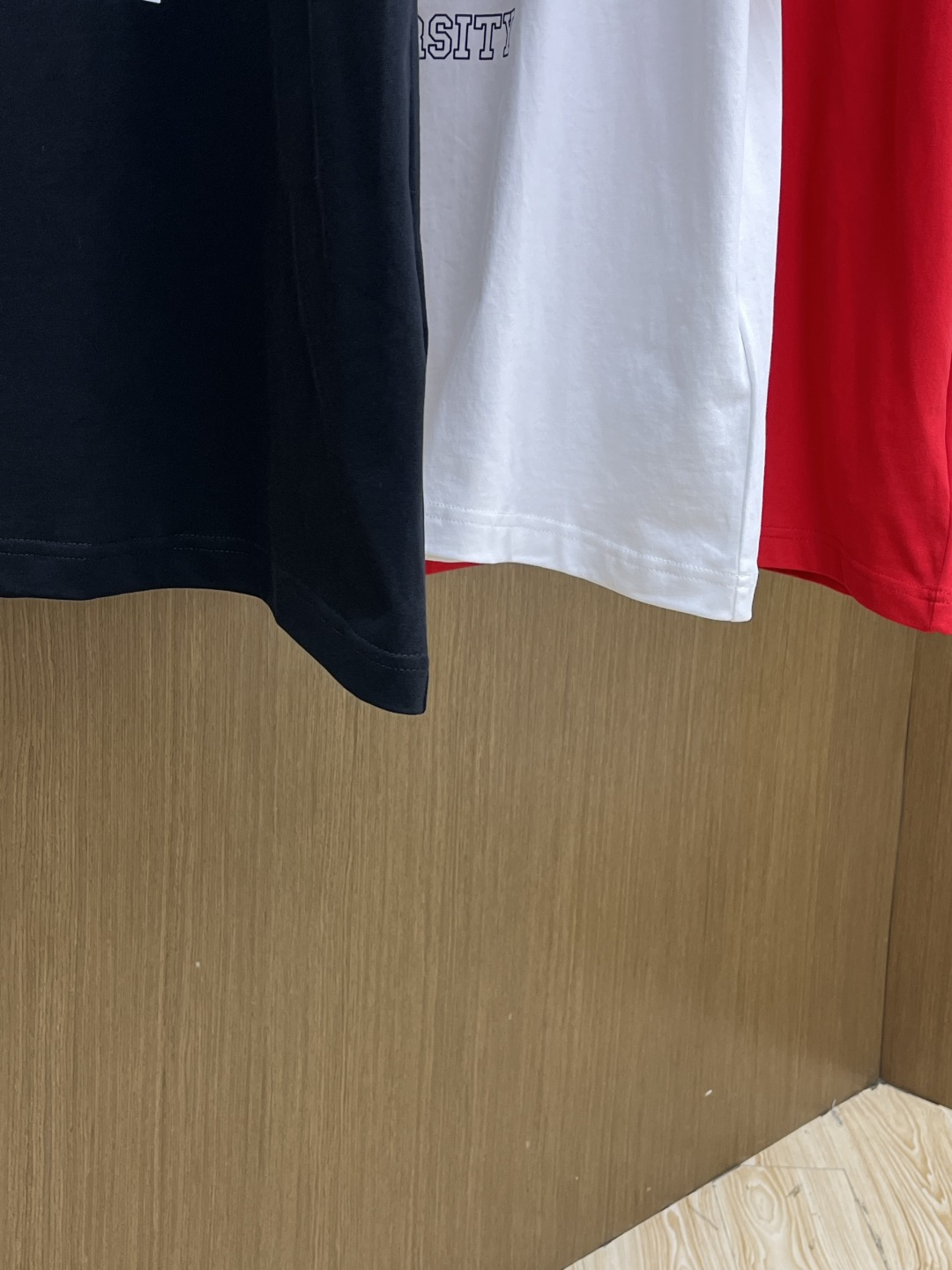 早春 Guc 🔥🔥春夏新款简约字母印花短袖 双纱纯棉面料 多元化搭配 是眼下时尚前沿的创新趋势 复古与现