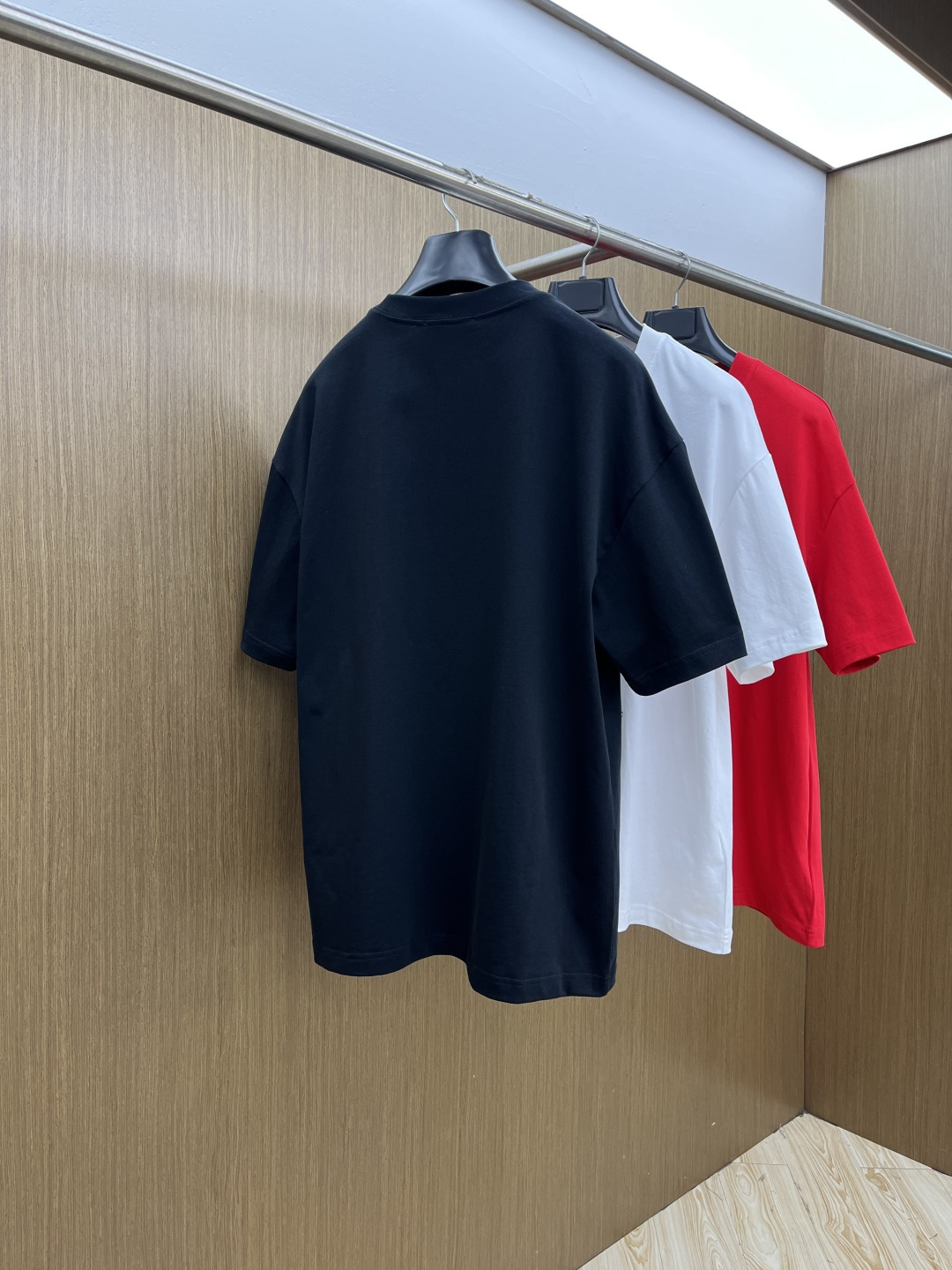 早春 Guc 🔥🔥春夏新款简约字母印花短袖 双纱纯棉面料 多元化搭配 是眼下时尚前沿的创新趋势 复古与现