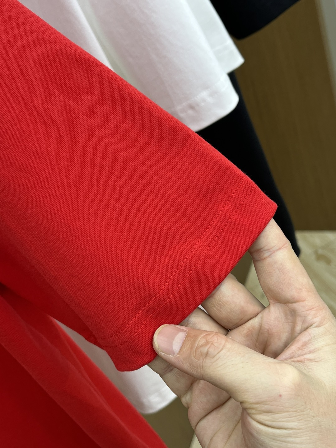 早春 LV 🔥🔥春夏新款简约字母印花短袖 双纱纯棉面料 多元化搭配 是眼下时尚前沿的创新趋势 复古与现代