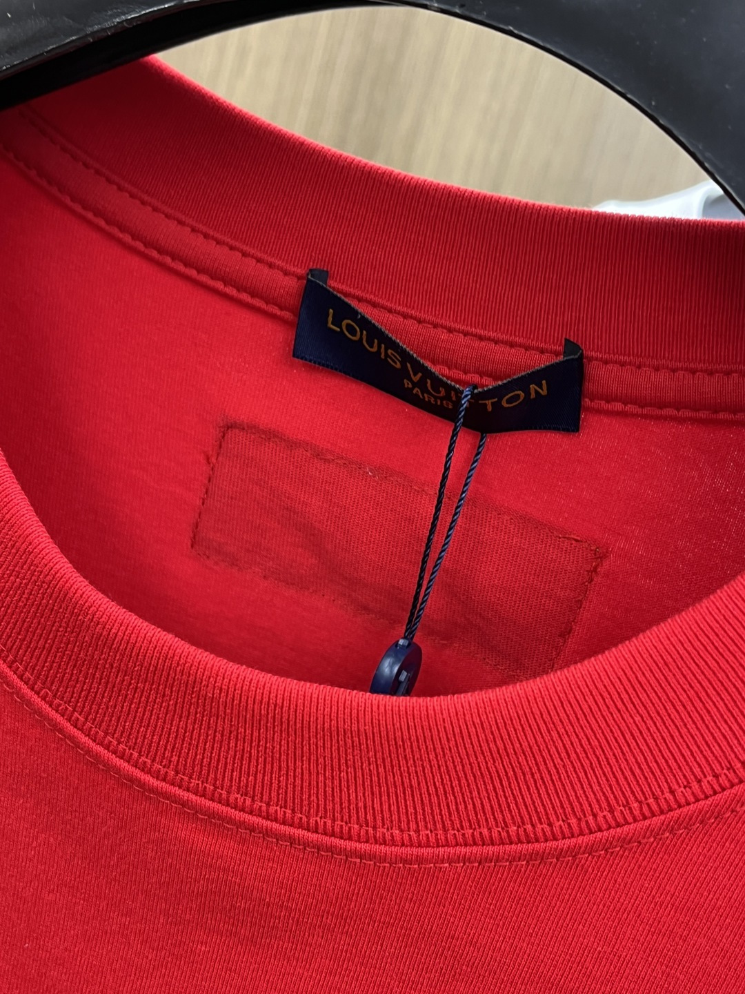 早春 LV 🔥🔥春夏新款简约字母印花短袖 双纱纯棉面料 多元化搭配 是眼下时尚前沿的创新趋势 复古与现代