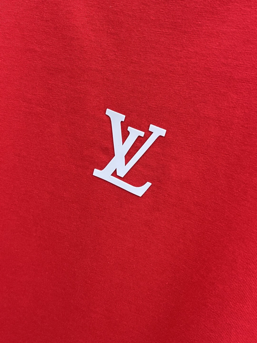 早春 LV 🔥🔥春夏新款简约字母印花短袖 双纱纯棉面料 多元化搭配 是眼下时尚前沿的创新趋势 复古与现代