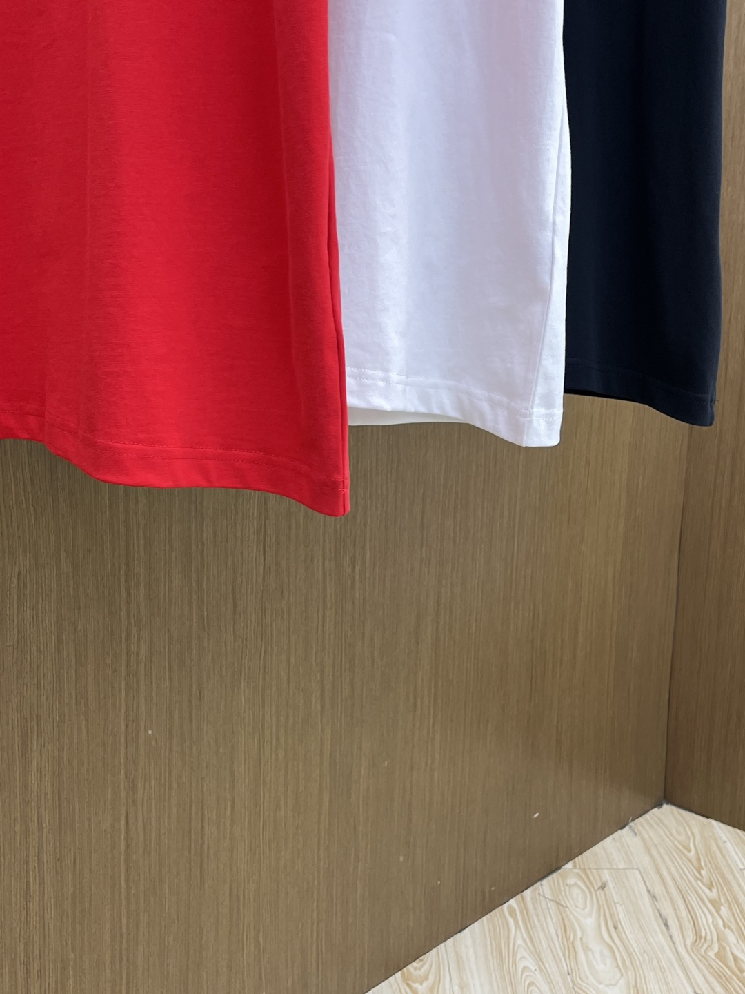 早春 LV 🔥🔥春夏新款简约字母印花短袖 双纱纯棉面料 多元化搭配 是眼下时尚前沿的创新趋势 复古与现代