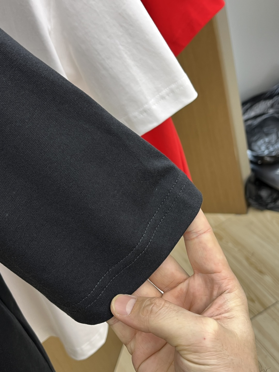 早春 LV 🔥🔥春夏新款简约字母印花短袖 双纱纯棉面料 多元化搭配 是眼下时尚前沿的创新趋势 复古与现代