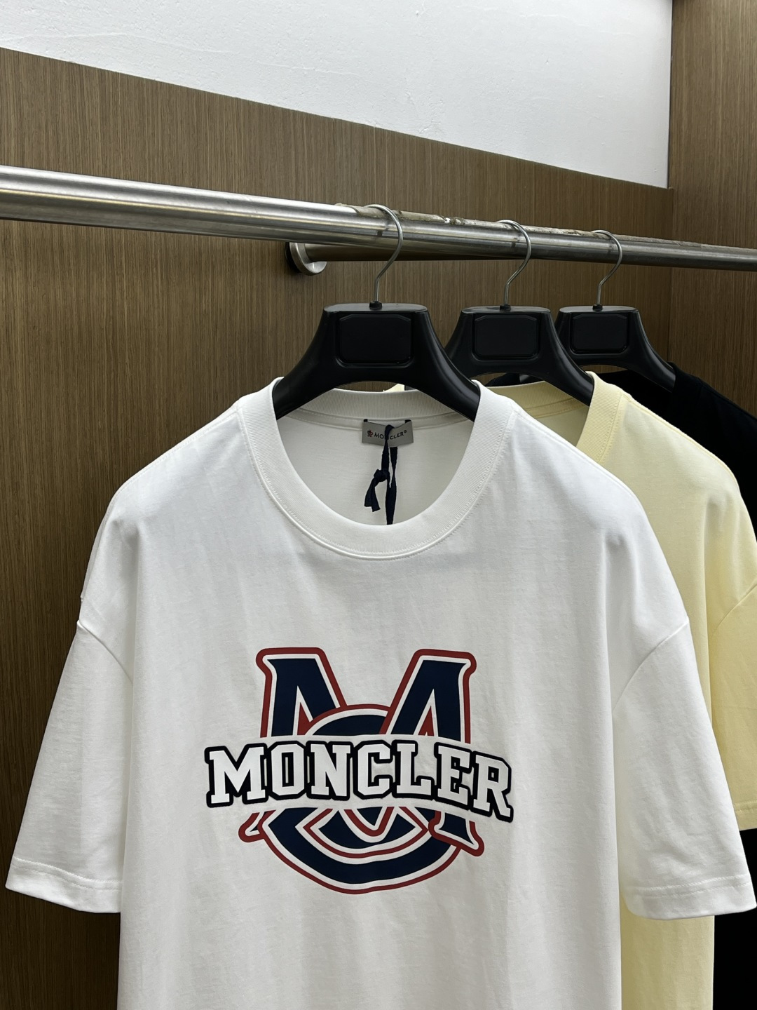 早春 Mon 🔥🔥春夏新款简约字母印花短袖 双纱纯棉面料 多元化搭配 是眼下时尚前沿的创新趋势 复古与现