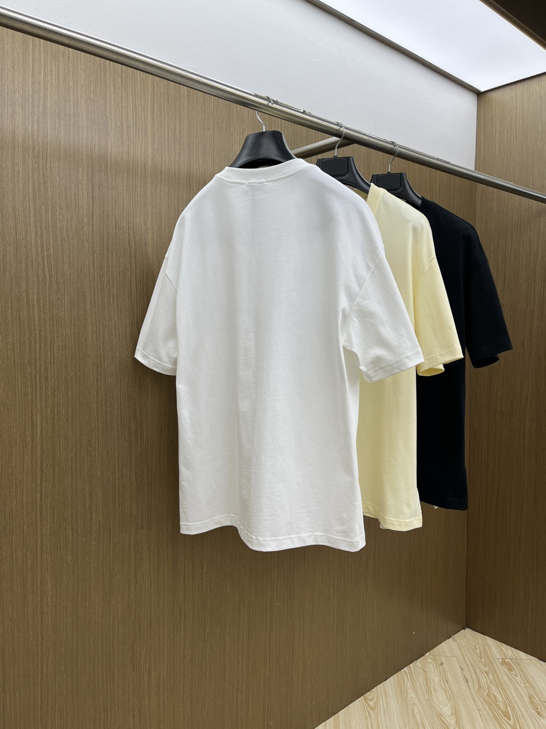 早春 Mon 🔥🔥春夏新款简约字母印花短袖 双纱纯棉面料 多元化搭配 是眼下时尚前沿的创新趋势 复古与现