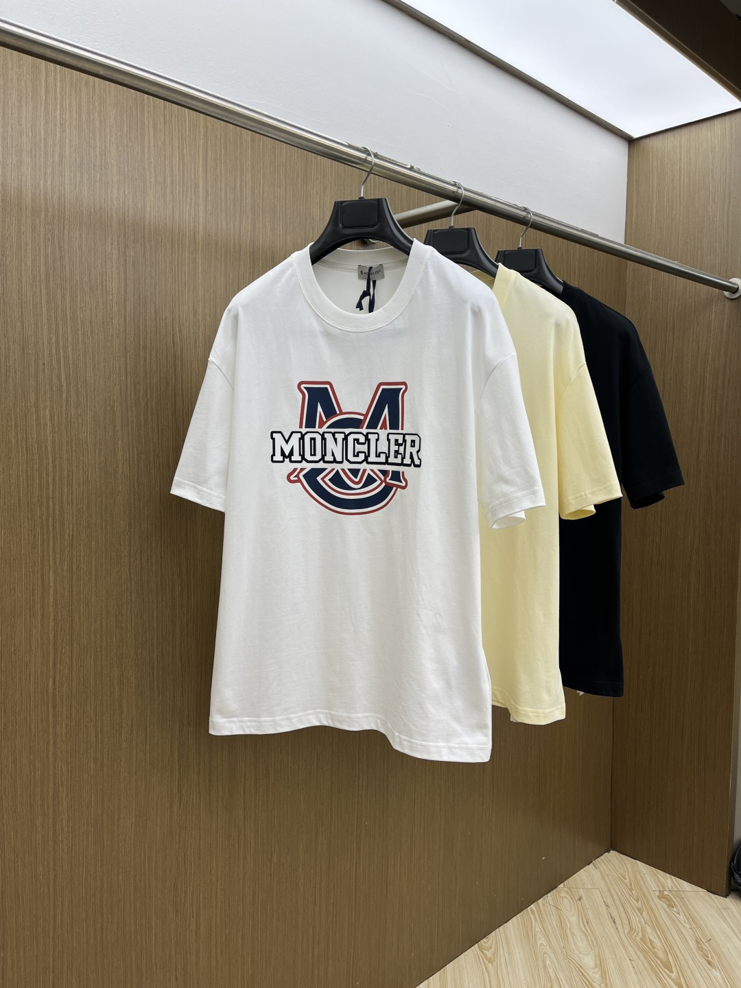 早春 Mon 🔥🔥春夏新款简约字母印花短袖 双纱纯棉面料 多元化搭配 是眼下时尚前沿的创新趋势 复古与现