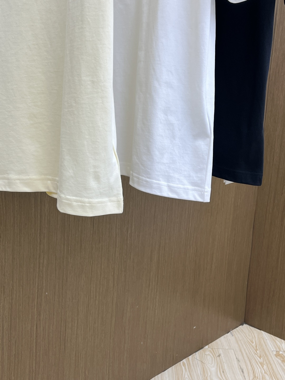 早春 Mon 🔥🔥春夏新款简约字母印花短袖 双纱纯棉面料 多元化搭配 是眼下时尚前沿的创新趋势 复古与现