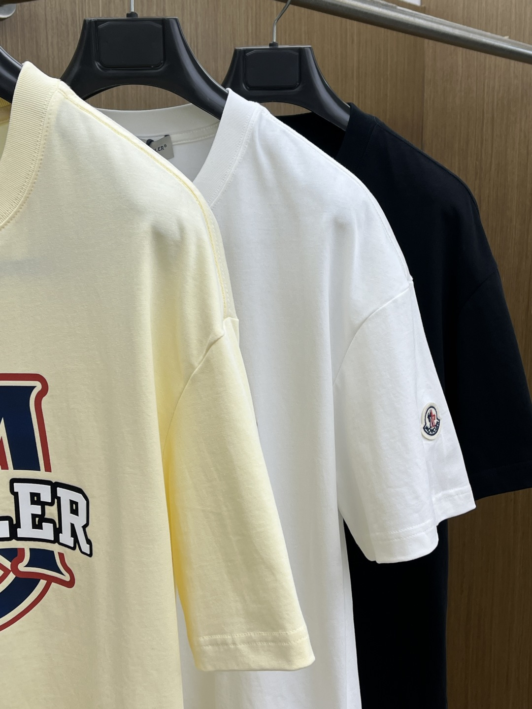 早春 Mon 🔥🔥春夏新款简约字母印花短袖 双纱纯棉面料 多元化搭配 是眼下时尚前沿的创新趋势 复古与现