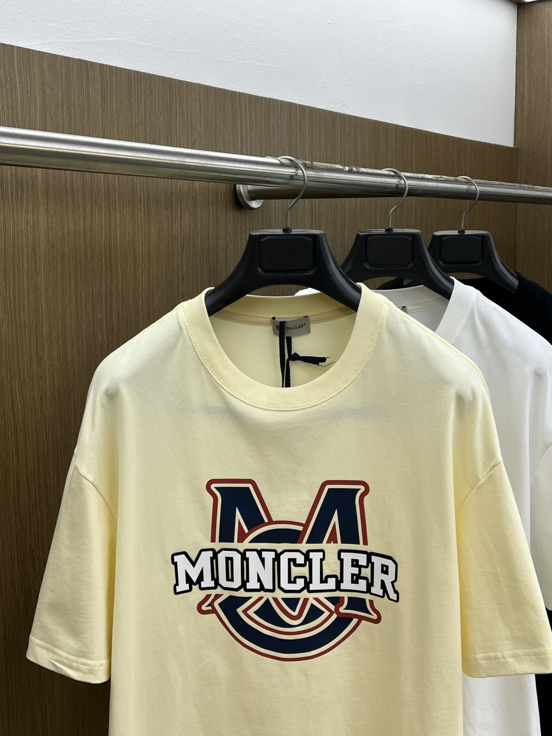 早春 Mon 🔥🔥春夏新款简约字母印花短袖 双纱纯棉面料 多元化搭配 是眼下时尚前沿的创新趋势 复古与现