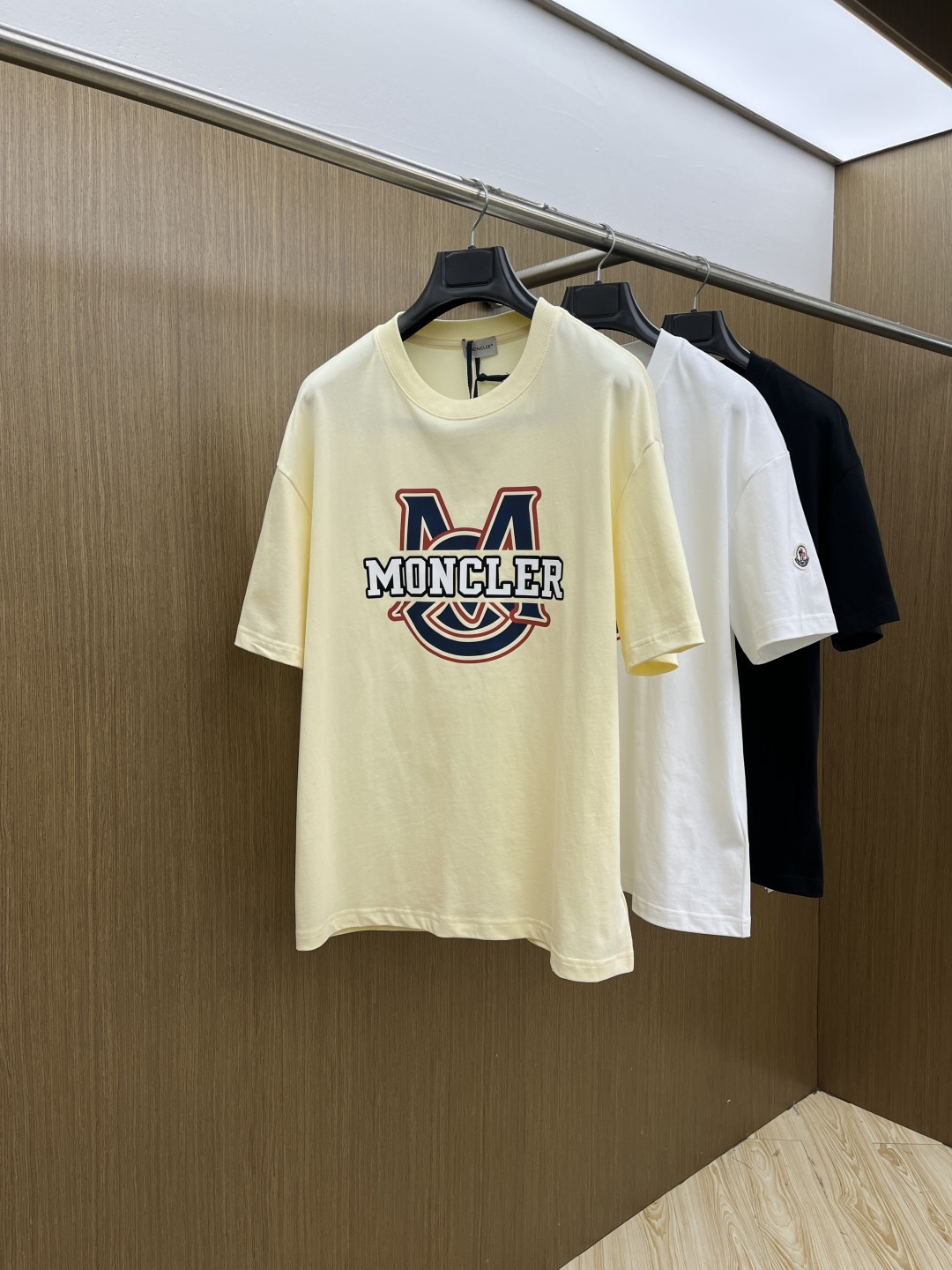 早春 Mon 🔥🔥春夏新款简约字母印花短袖 双纱纯棉面料 多元化搭配 是眼下时尚前沿的创新趋势 复古与现