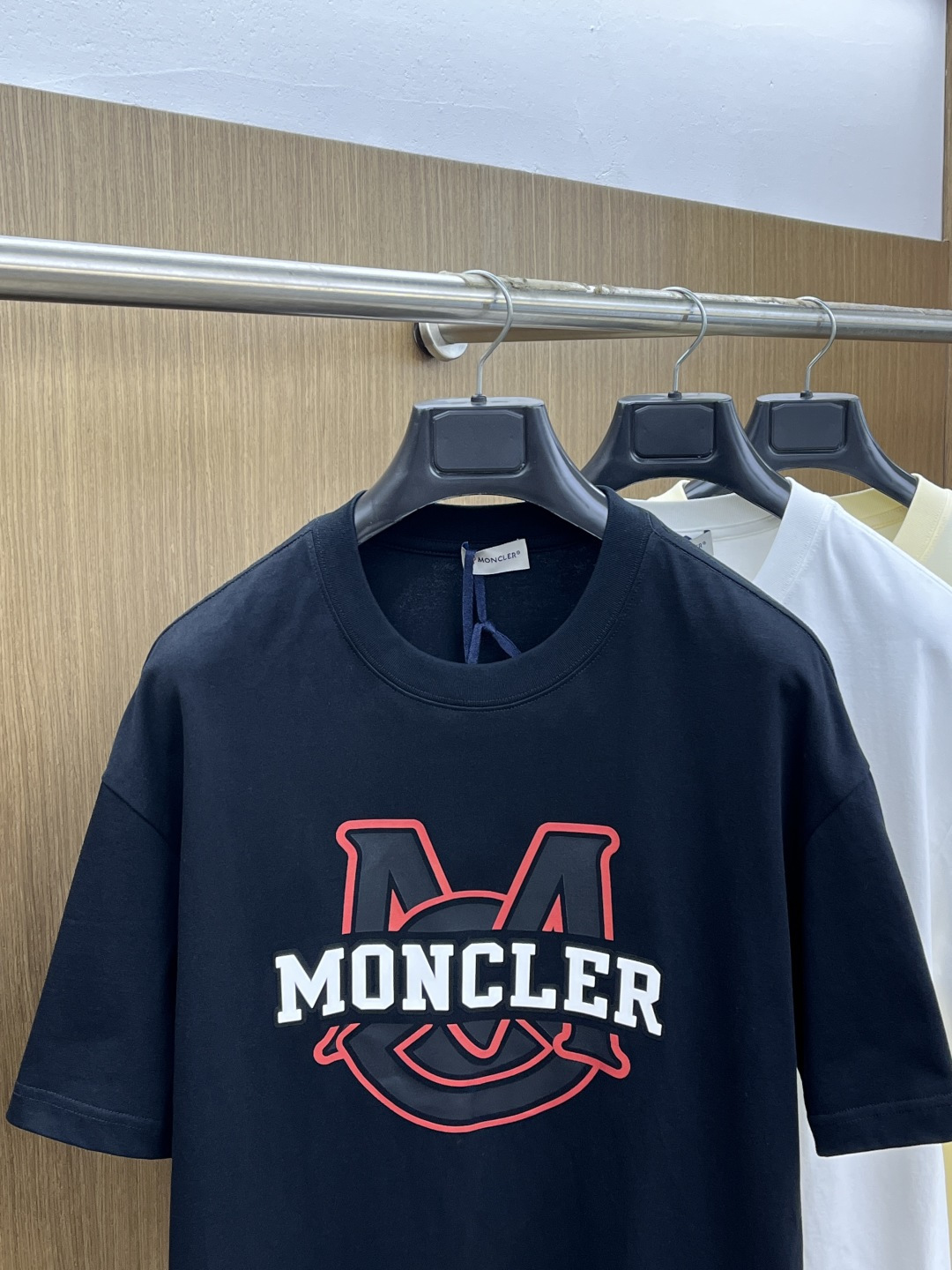 早春 Mon 🔥🔥春夏新款简约字母印花短袖 双纱纯棉面料 多元化搭配 是眼下时尚前沿的创新趋势 复古与现