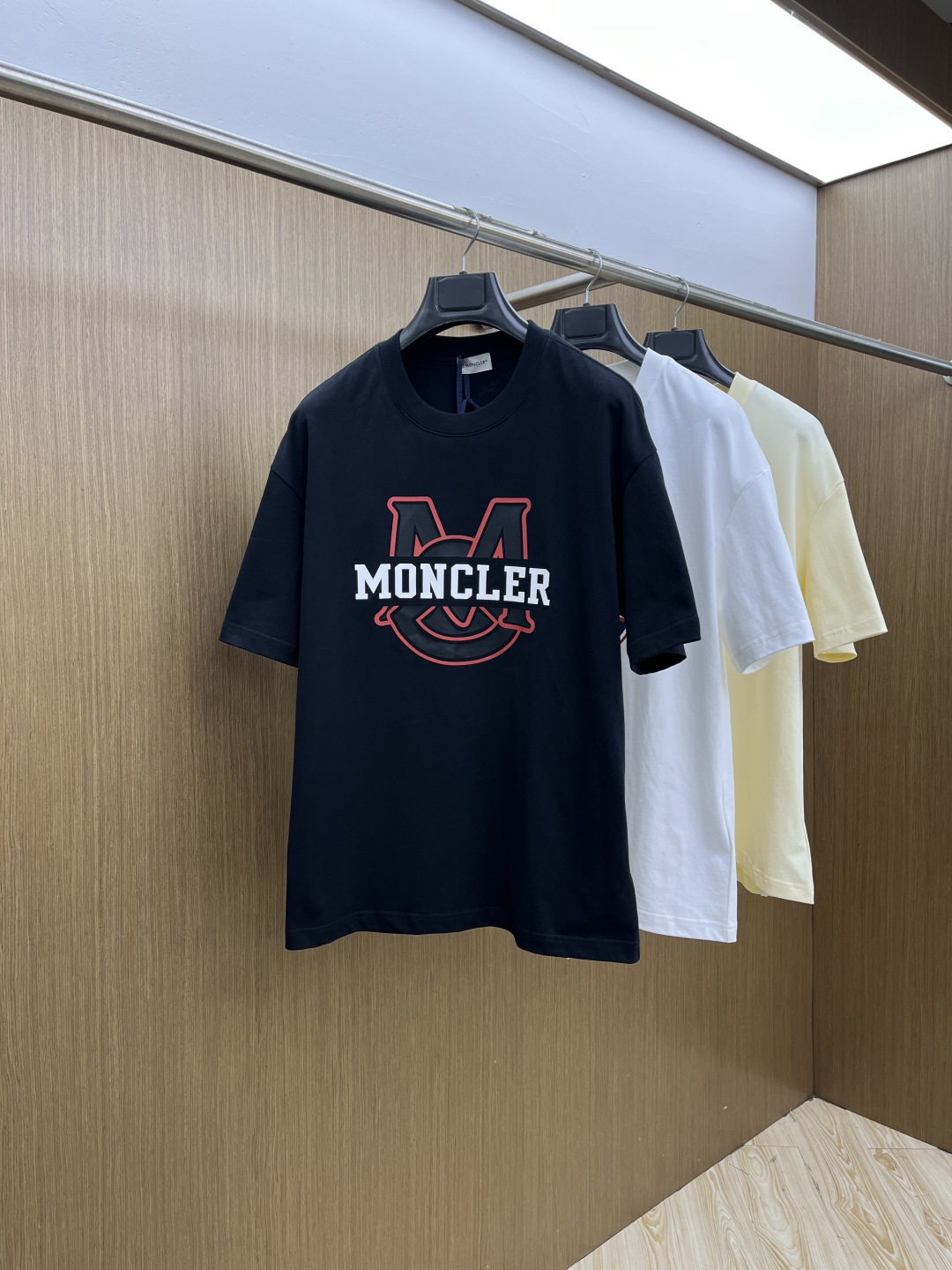 早春 Mon 🔥🔥春夏新款简约字母印花短袖 双纱纯棉面料 多元化搭配 是眼下时尚前沿的创新趋势 复古与现