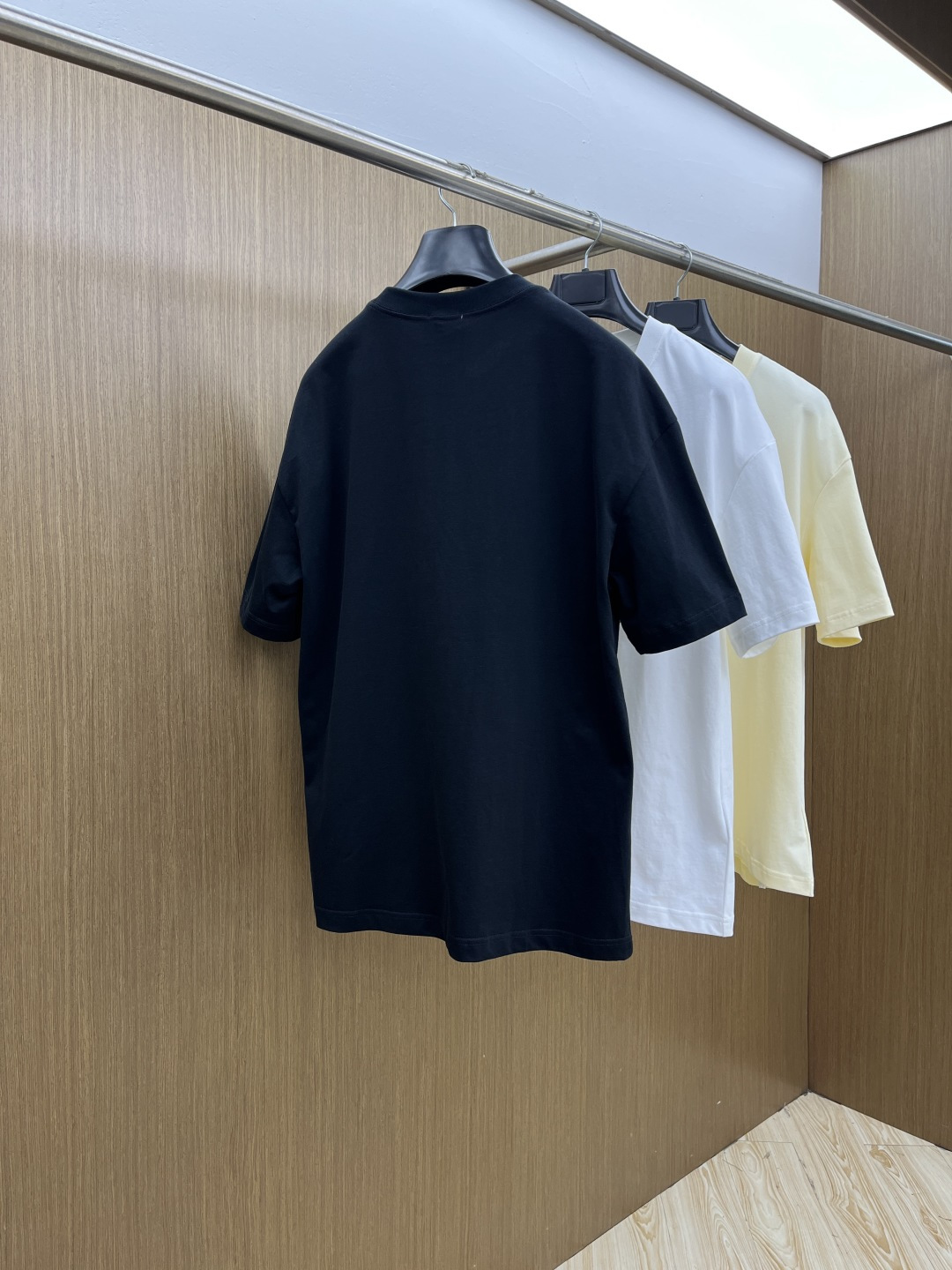 早春 Mon 🔥🔥春夏新款简约字母印花短袖 双纱纯棉面料 多元化搭配 是眼下时尚前沿的创新趋势 复古与现