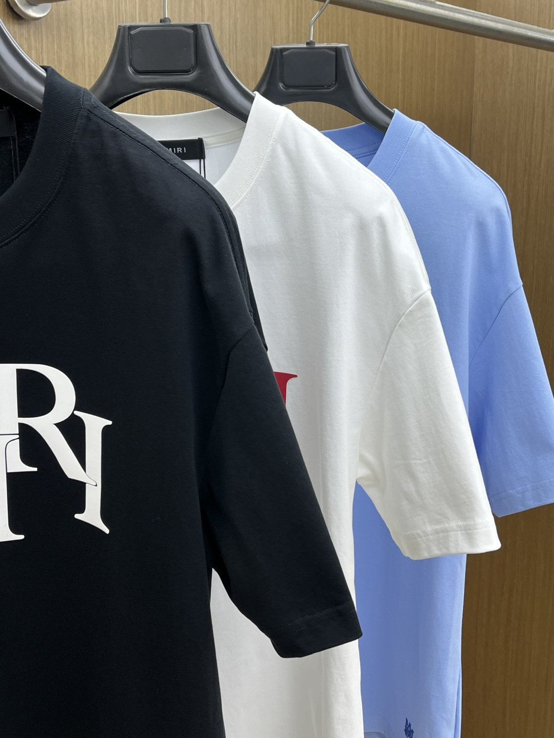 早春 AMIRI 🔥🔥春夏新款简约字母印花短袖 双纱纯棉面料 多元化搭配 是眼下时尚前沿的创新趋势 复古