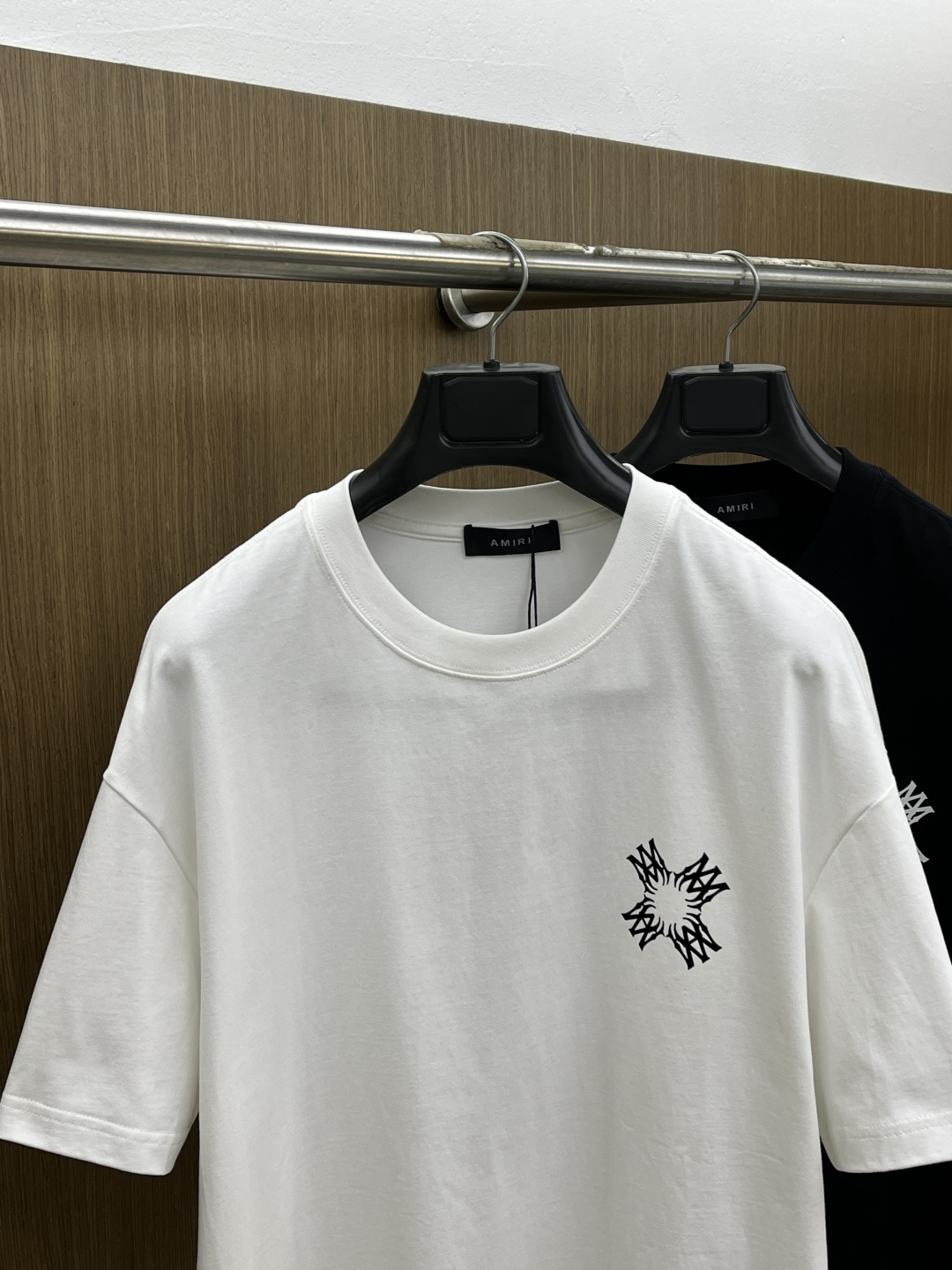 早春 AMIRI 🔥🔥春夏新款简约字母印花短袖 双纱纯棉面料 多元化搭配 是眼下时尚前沿的创新趋势 复古