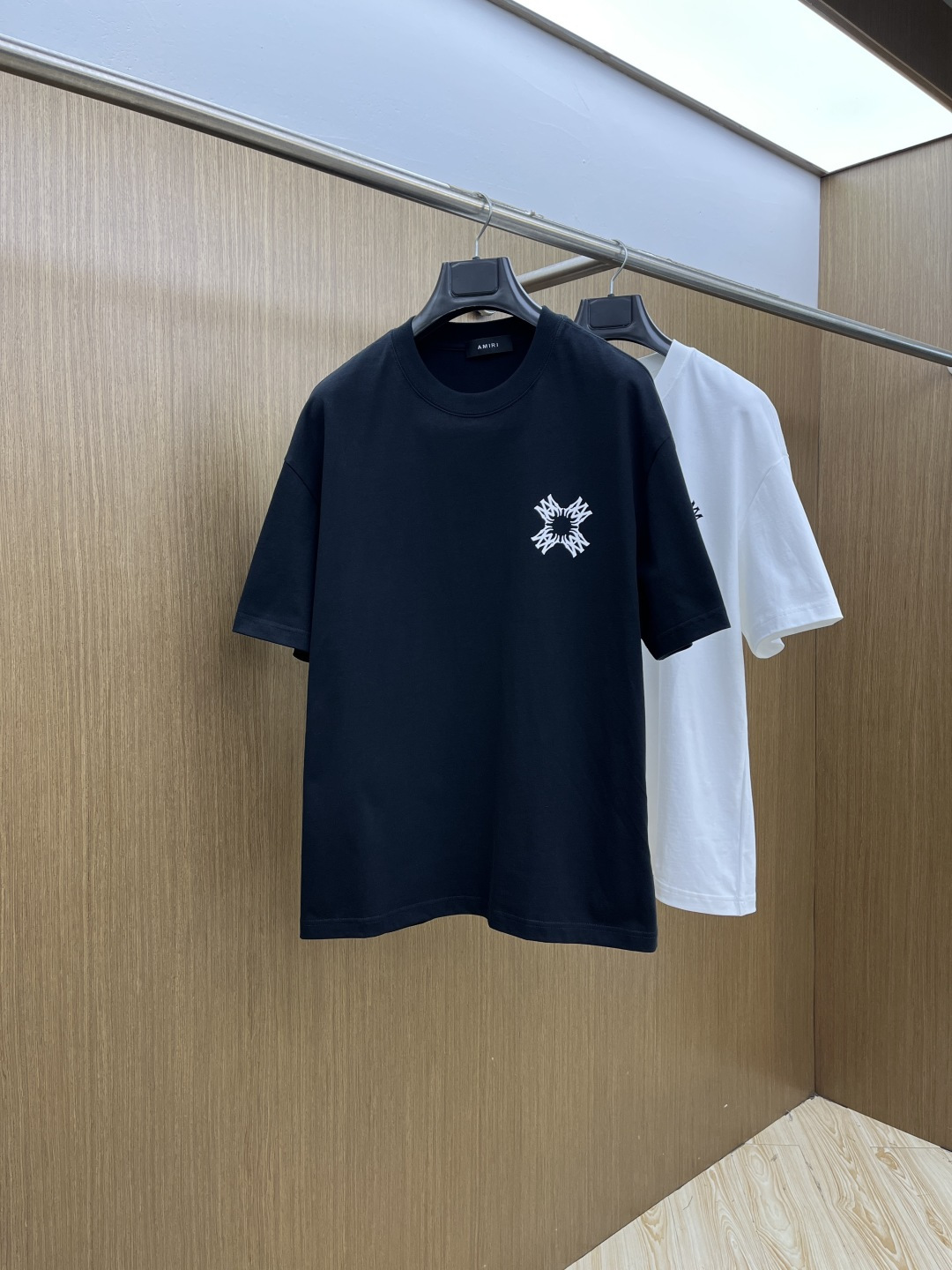 早春 AMIRI 🔥🔥春夏新款简约字母印花短袖 双纱纯棉面料 多元化搭配 是眼下时尚前沿的创新趋势 复古