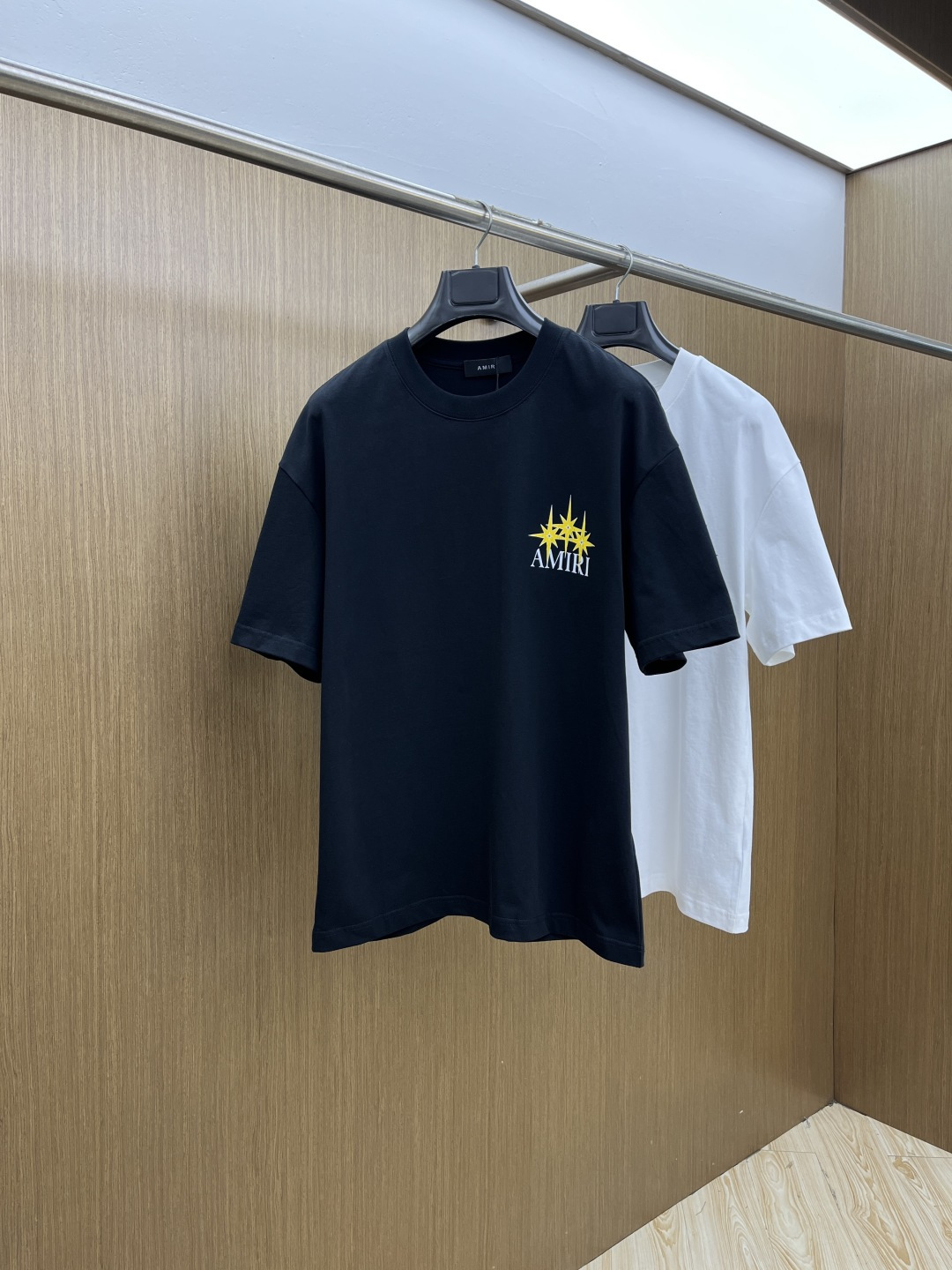 早春 AMIRI 🔥🔥春夏新款简约字母印花短袖 双纱纯棉面料 多元化搭配 是眼下时尚前沿的创新趋势 复古