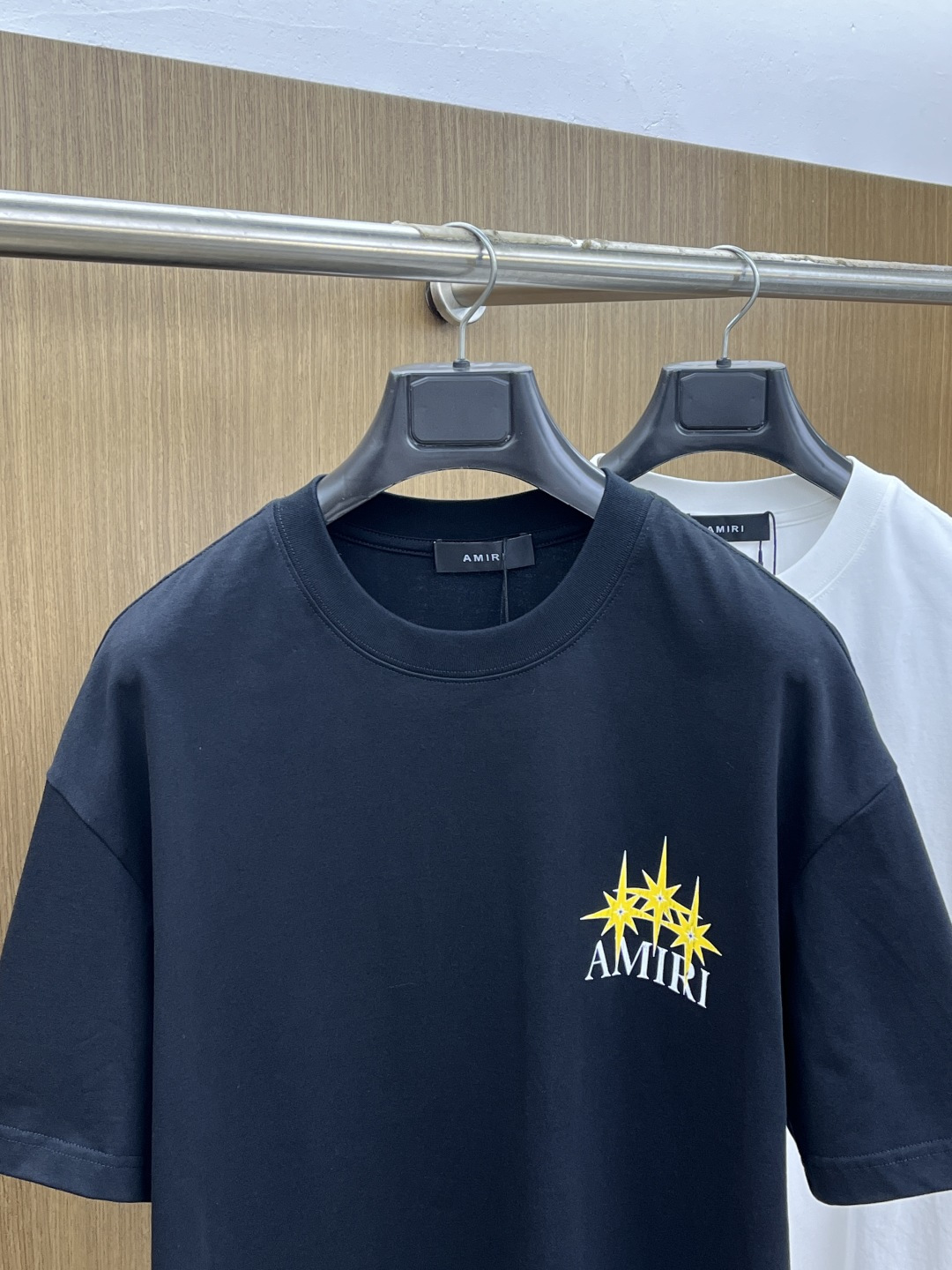 早春 AMIRI 🔥🔥春夏新款简约字母印花短袖 双纱纯棉面料 多元化搭配 是眼下时尚前沿的创新趋势 复古