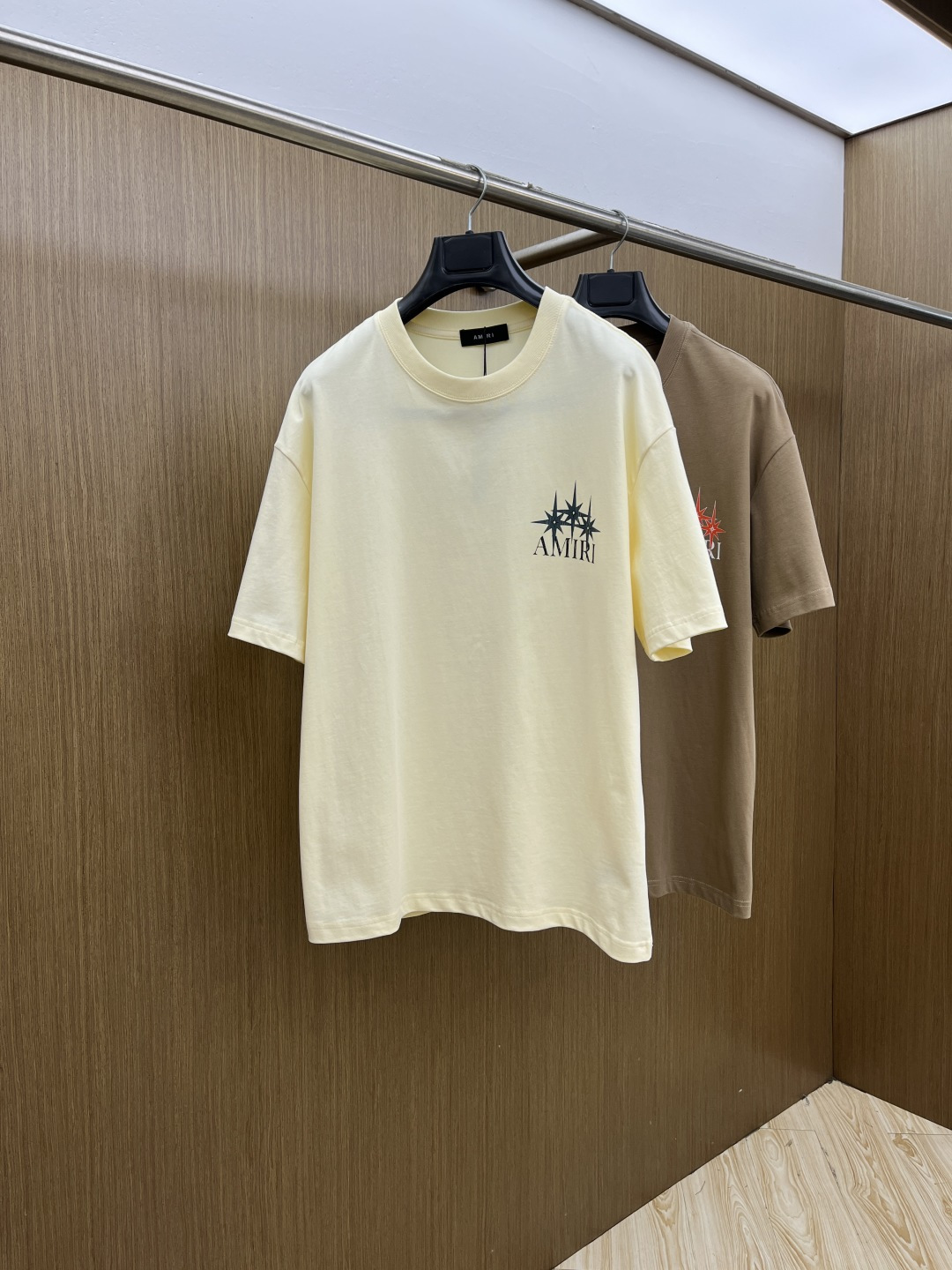 早春 AMIRI 🔥🔥春夏新款简约字母印花短袖 双纱纯棉面料 多元化搭配 是眼下时尚前沿的创新趋势 复古