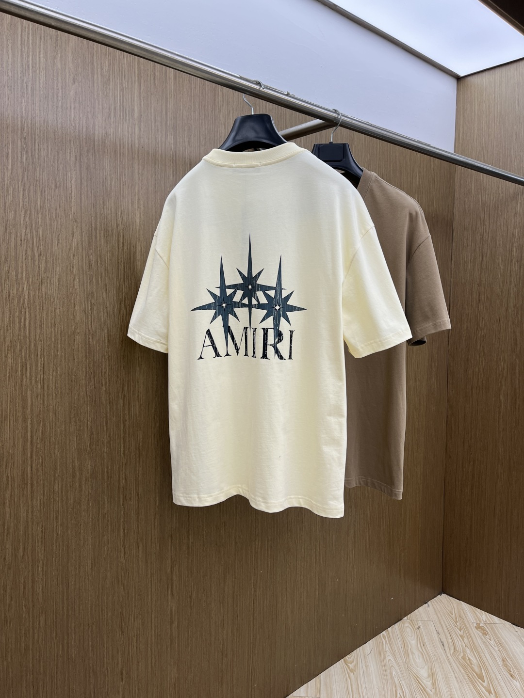 早春 AMIRI 🔥🔥春夏新款简约字母印花短袖 双纱纯棉面料 多元化搭配 是眼下时尚前沿的创新趋势 复古