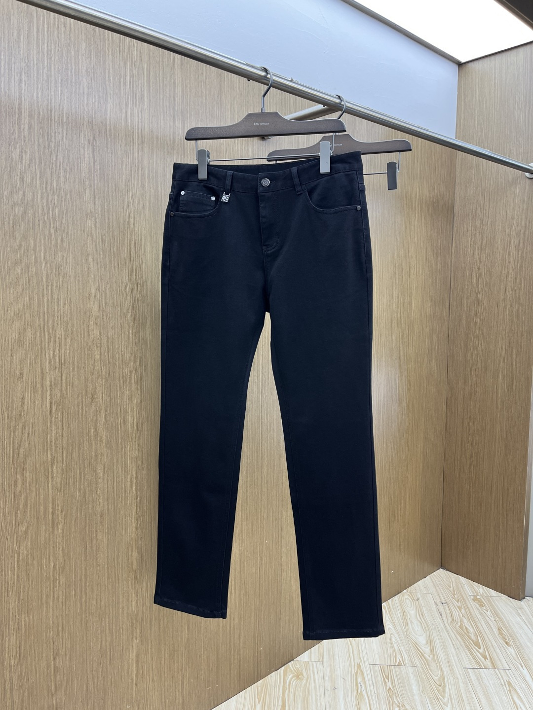 秋冬 Loe🔥🔥秋冬新品休闲牛仔裤 官网同步发售，裤身工艺设计，进口客供辅料、面料定制，代工厂出品免检！