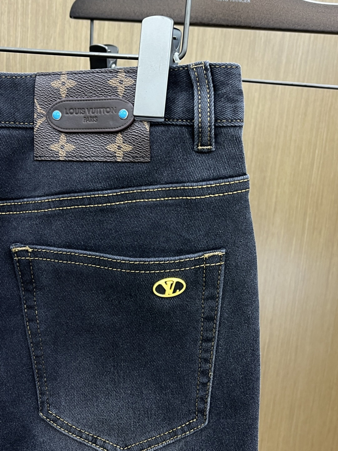 秋冬 LV 🔥🔥秋冬新品休闲牛仔裤 官网同步发售，裤身工艺设计，进口客供辅料、面料定制，代工厂出品免检！