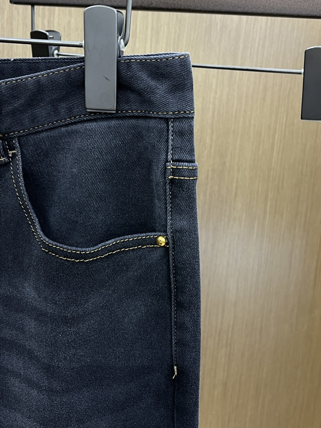 秋冬 LV 🔥🔥秋冬新品休闲牛仔裤 官网同步发售，裤身工艺设计，进口客供辅料、面料定制，代工厂出品免检！