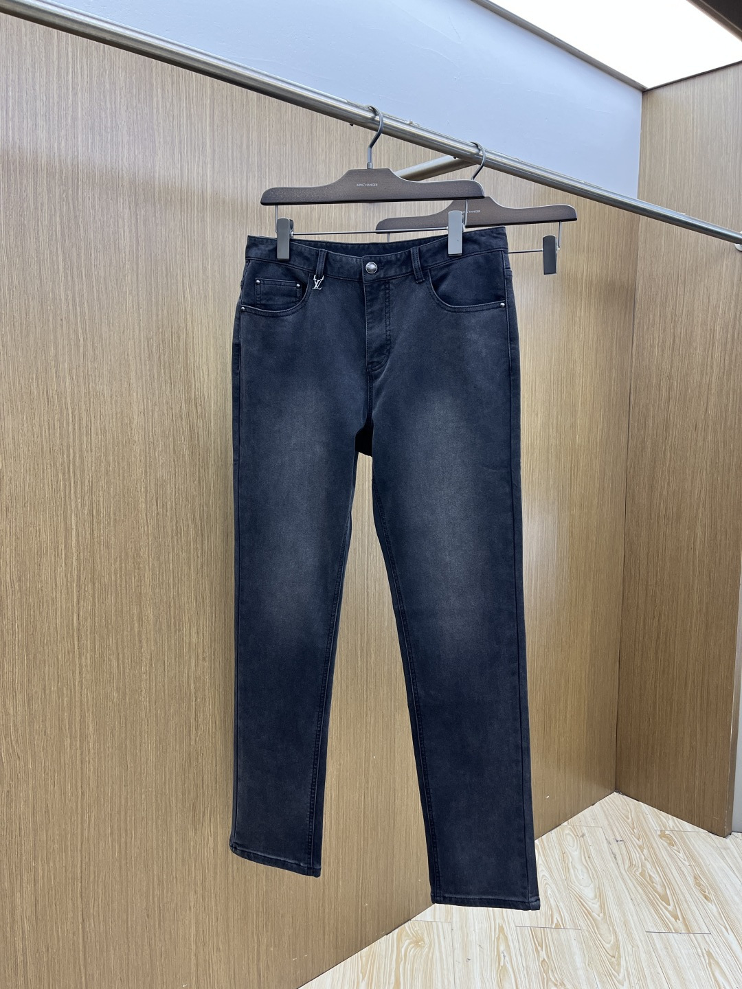 秋冬 LV 🔥🔥秋冬新品休闲牛仔裤 官网同步发售，裤身工艺设计，进口客供辅料、面料定制，代工厂出品免检！