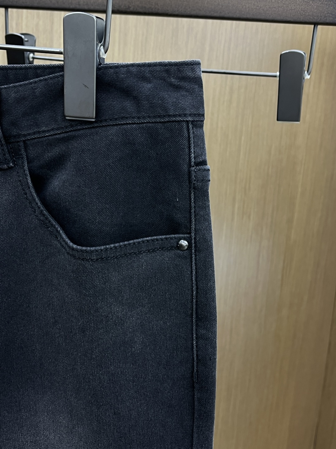 秋冬 LV 🔥🔥秋冬新品休闲牛仔裤 官网同步发售，裤身工艺设计，进口客供辅料、面料定制，代工厂出品免检！