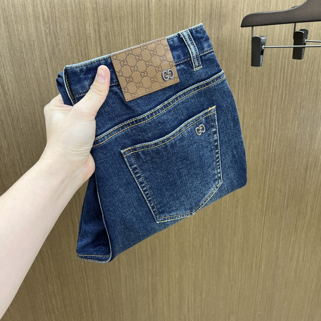 秋冬 Guc 🔥🔥秋冬新品休闲牛仔裤 官网同步发售，裤身工艺设计，进口客供辅料、面料定制，代工厂出品免检