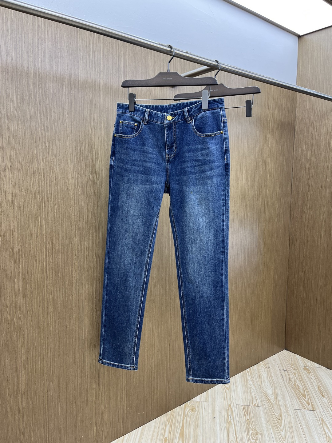 秋冬 LV 🔥🔥秋冬新品休闲牛仔裤 官网同步发售，裤身工艺设计，进口客供辅料、面料定制，代工厂出品免检！