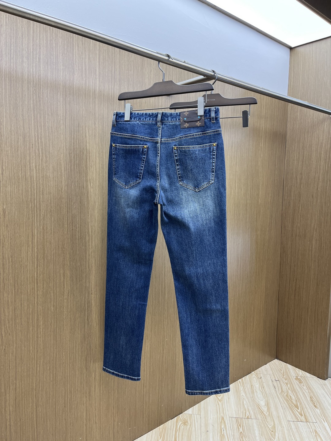 秋冬 LV 🔥🔥秋冬新品休闲牛仔裤 官网同步发售，裤身工艺设计，进口客供辅料、面料定制，代工厂出品免检！