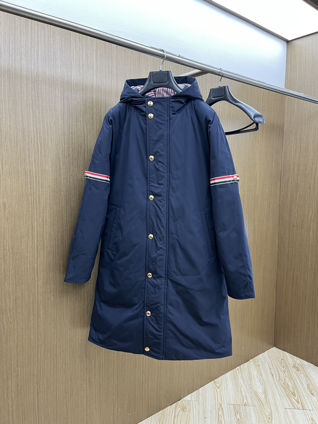 NO:691446,Autumn and winter down TB TB New autumn and winter down jacket Original 1:1 customized hardware accessories are all imported and original customization Welcome to compare at the counter Absolutely high quality Made of 90 white duck down Super soft Filled with fluffy and full feathers Super heavy19860909秋冬羽绒 TB 秋冬新款羽绒服 原版1:1订制五金配件全进口原版定制 欢迎专柜对比 绝对的高品质 采用90白鸭绒 超柔软 充羽量蓬松饱满 超级重xz面料做工杠杠的版型完美 注意面料超舒服 独家款 非市场货 尺码码数0-3,,down jacket,,Men's clothing