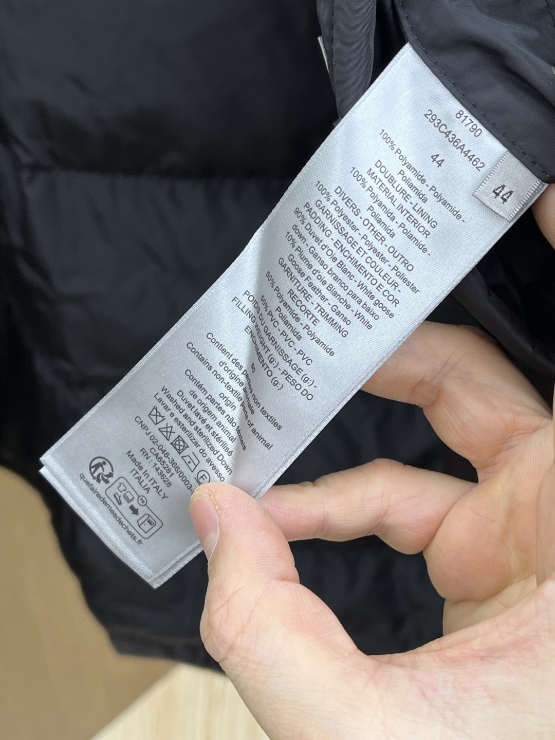 秋冬羽绒 迪奥 25秋冬新款新面料双色字母翻领设计羽绒服，金属暗扣附件打造90绒白鸭绒外套多工艺设计，简