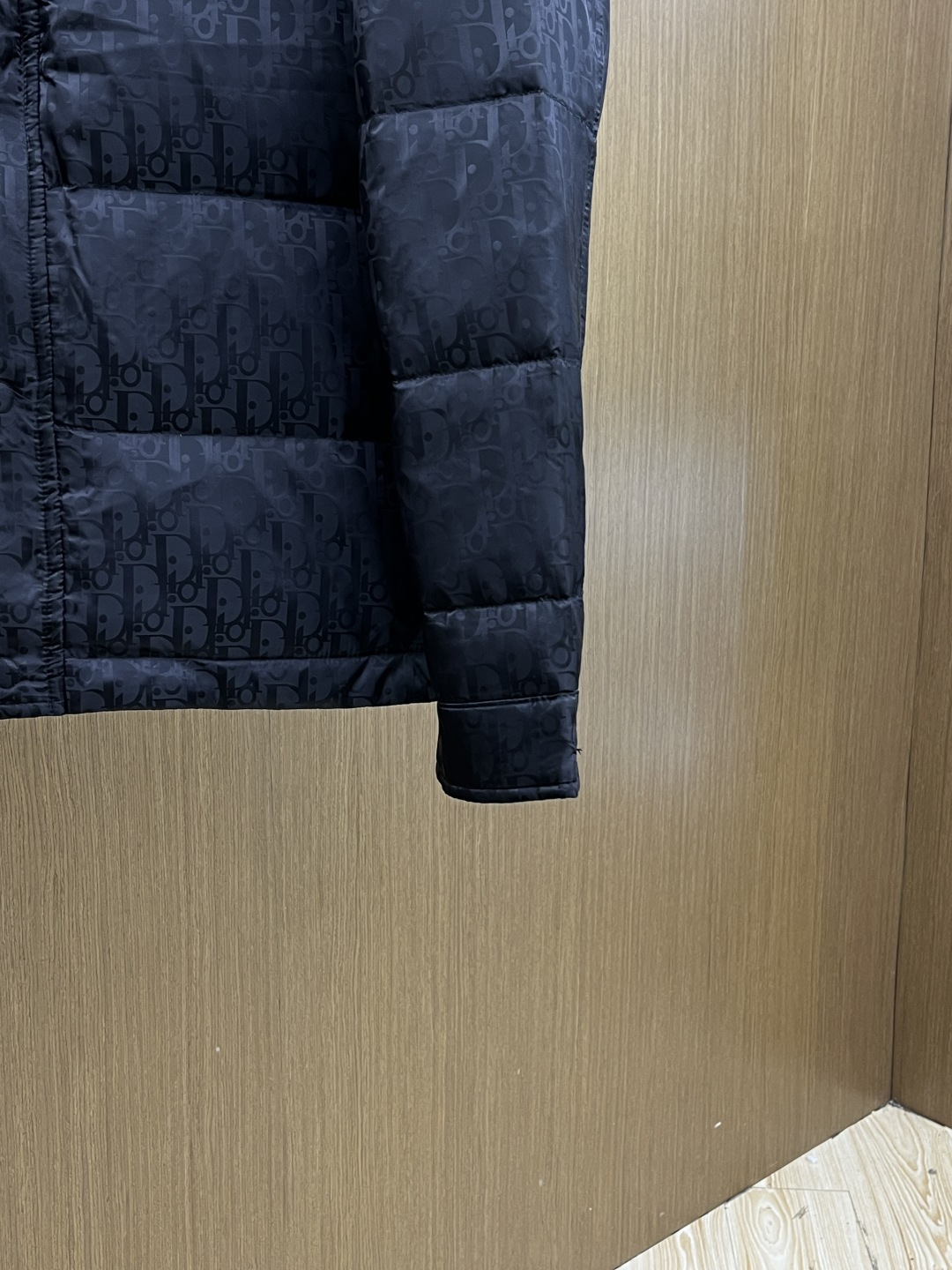 秋冬羽绒 迪奥 25秋冬新款新面料双色字母翻领设计羽绒服，金属暗扣附件打造90绒白鸭绒外套多工艺设计，简