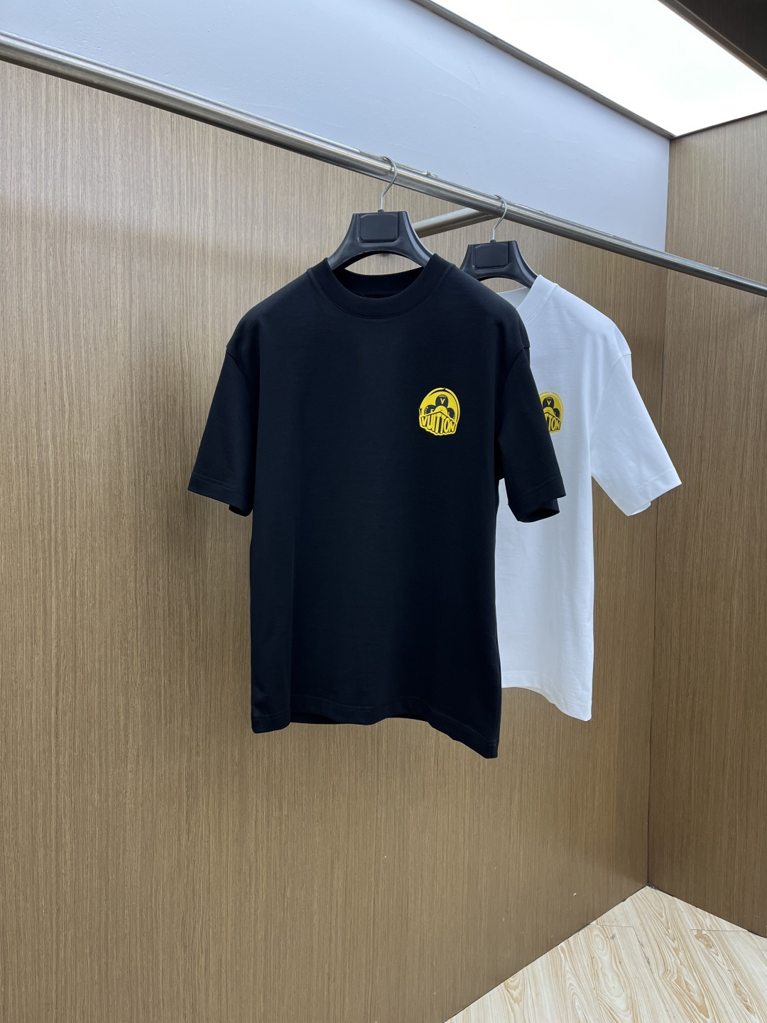 早春 LV 🔥🔥高级定制 2026春夏 · 高阶定制T恤】特别推荐系列 定制面料：秘鲁进口匹马棉 × 顶