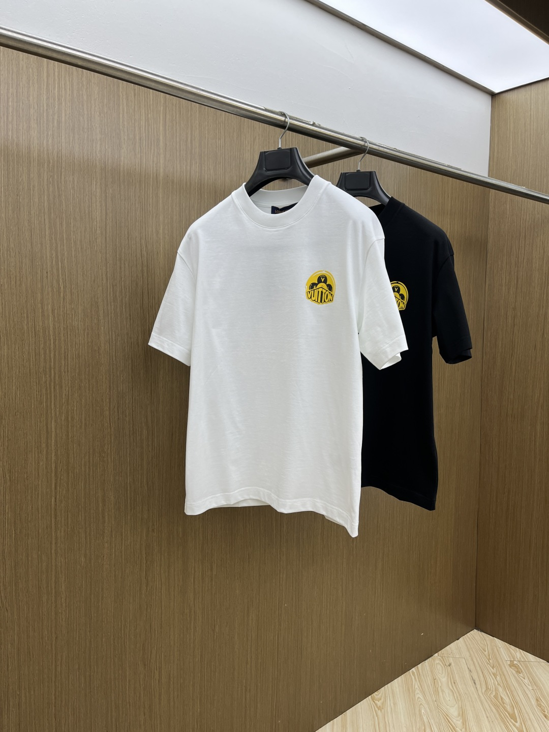早春 LV 🔥🔥高级定制 2026春夏 · 高阶定制T恤】特别推荐系列 定制面料：秘鲁进口匹马棉 × 顶