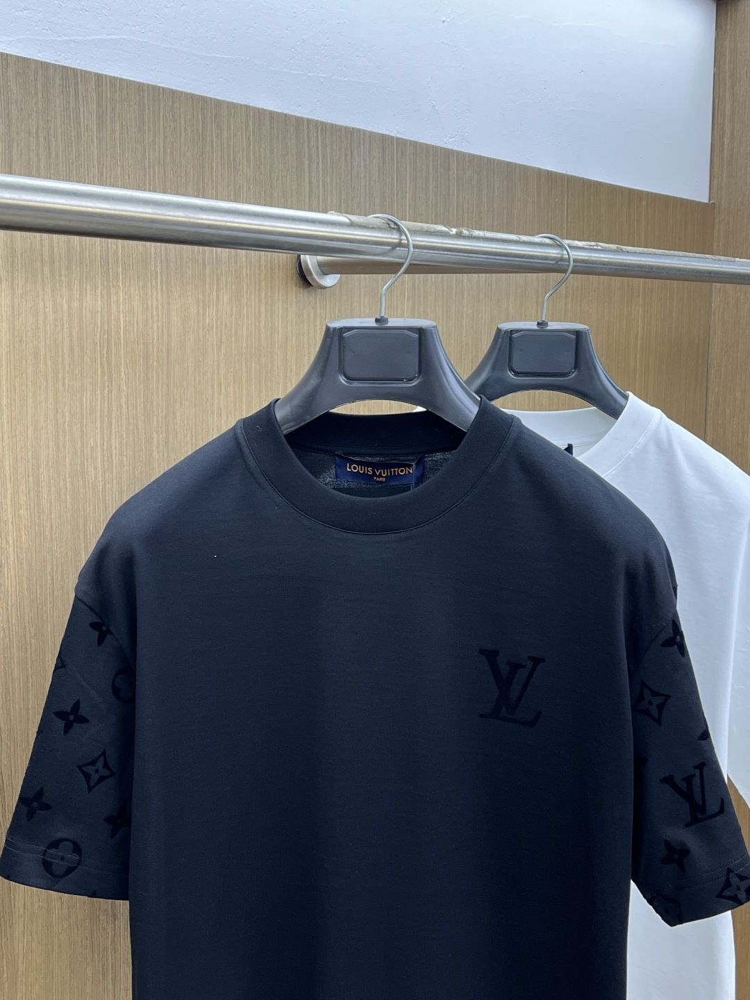 早春 LV 🔥🔥高级定制 2026春夏 · 高阶定制T恤】特别推荐系列 定制面料：秘鲁进口匹马棉 × 顶