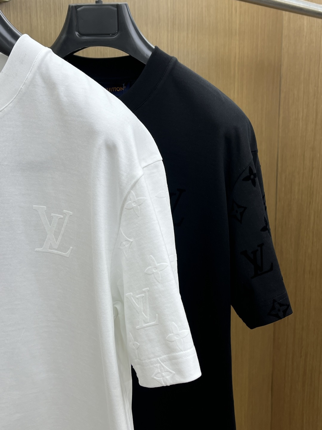 早春 LV 🔥🔥高级定制 2026春夏 · 高阶定制T恤】特别推荐系列 定制面料：秘鲁进口匹马棉 × 顶