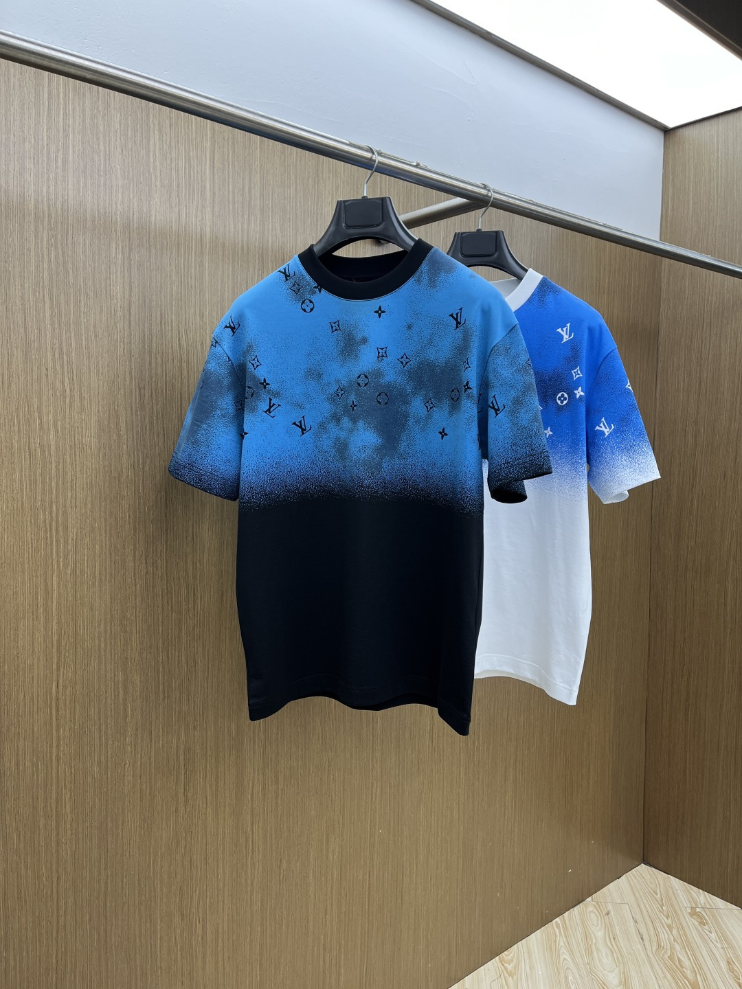 早春 LV 🔥🔥高级定制 2026春夏 · 高阶定制T恤】特别推荐系列 定制面料：秘鲁进口匹马棉 × 顶