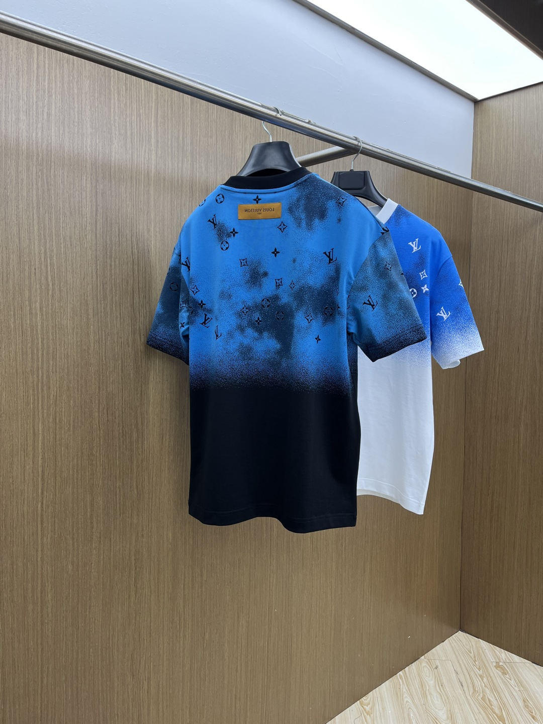 早春 LV 🔥🔥高级定制 2026春夏 · 高阶定制T恤】特别推荐系列 定制面料：秘鲁进口匹马棉 × 顶