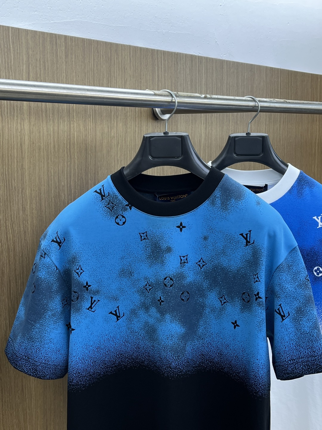 早春 LV 🔥🔥高级定制 2026春夏 · 高阶定制T恤】特别推荐系列 定制面料：秘鲁进口匹马棉 × 顶